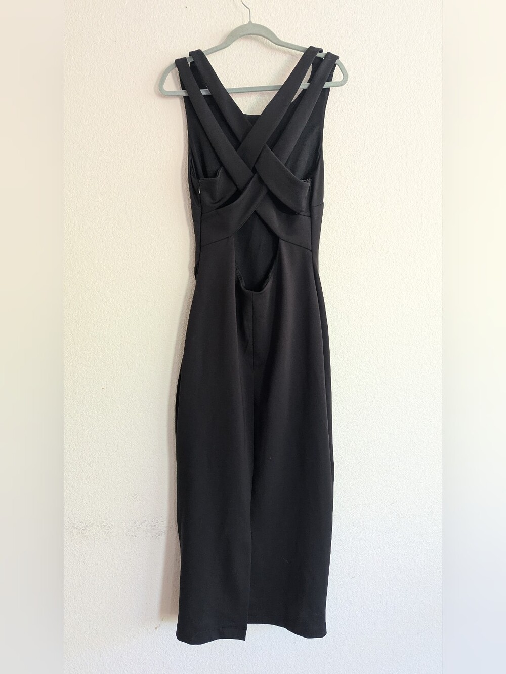 Waggon Paris Elegant Black Cross-Back Midi Dress